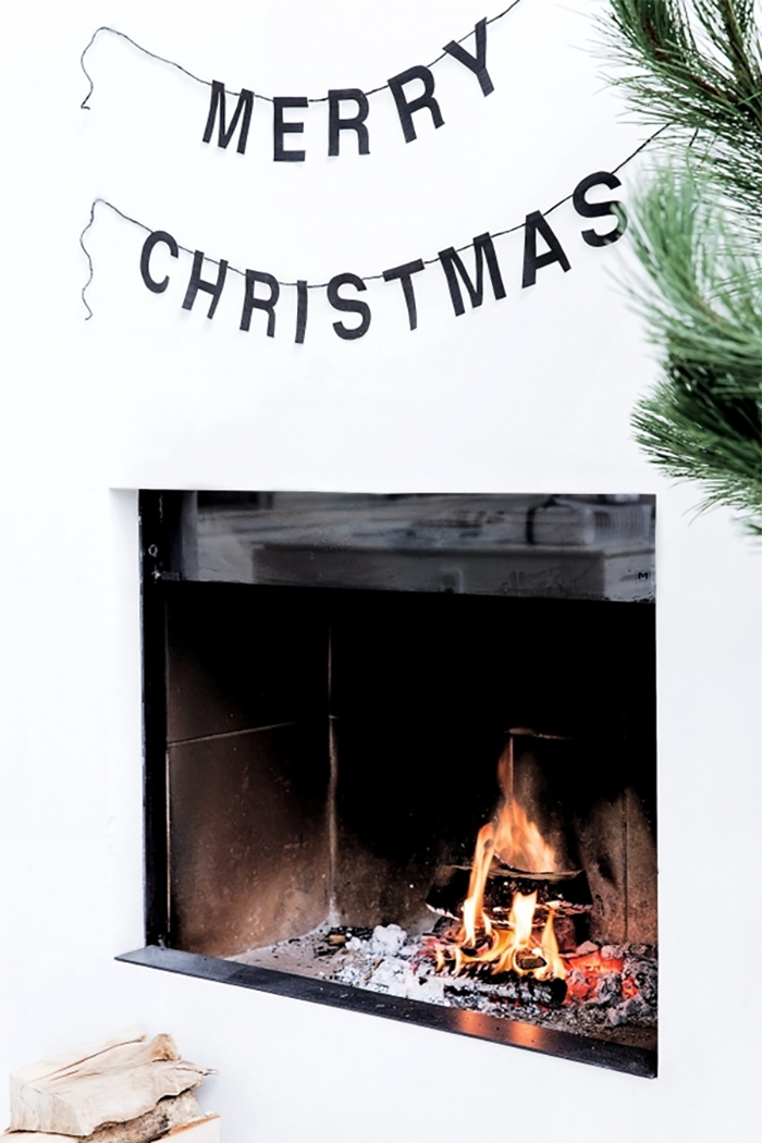 Simple Christmas Decoration For Fireplace