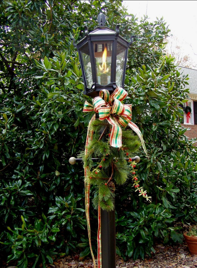 POLE LAMPS CHRISTMAS DECORATION IDEA