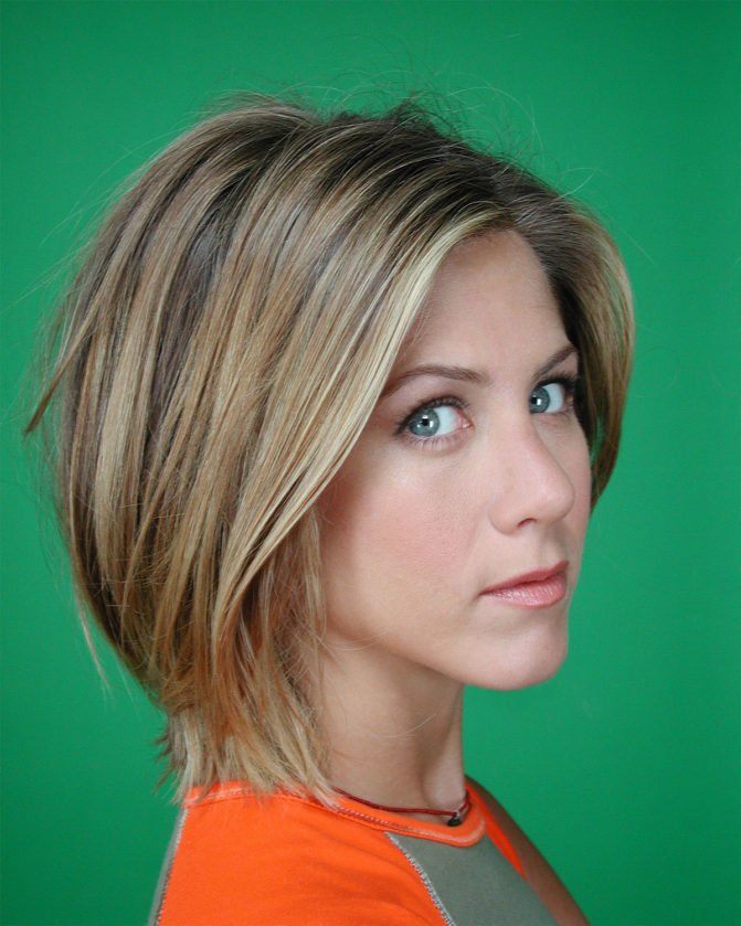 Sophisticated and sporty short hairstyle for women over 50