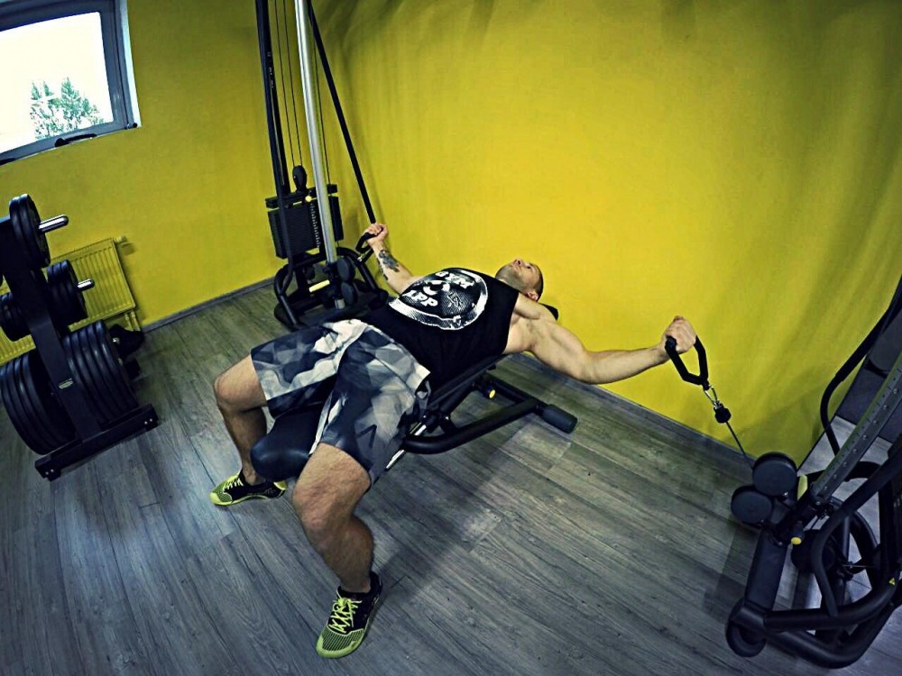 Flat Bench Cable Flye